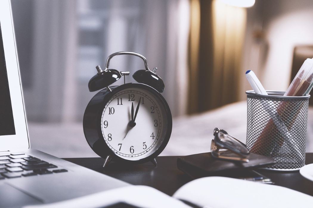 Jak dotrzymywać terminów? Poznaj sposoby na deadline!