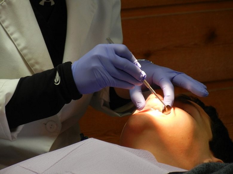 Protetyka stomatologiczna na Żoliborzu – przygotowanie do leczenia