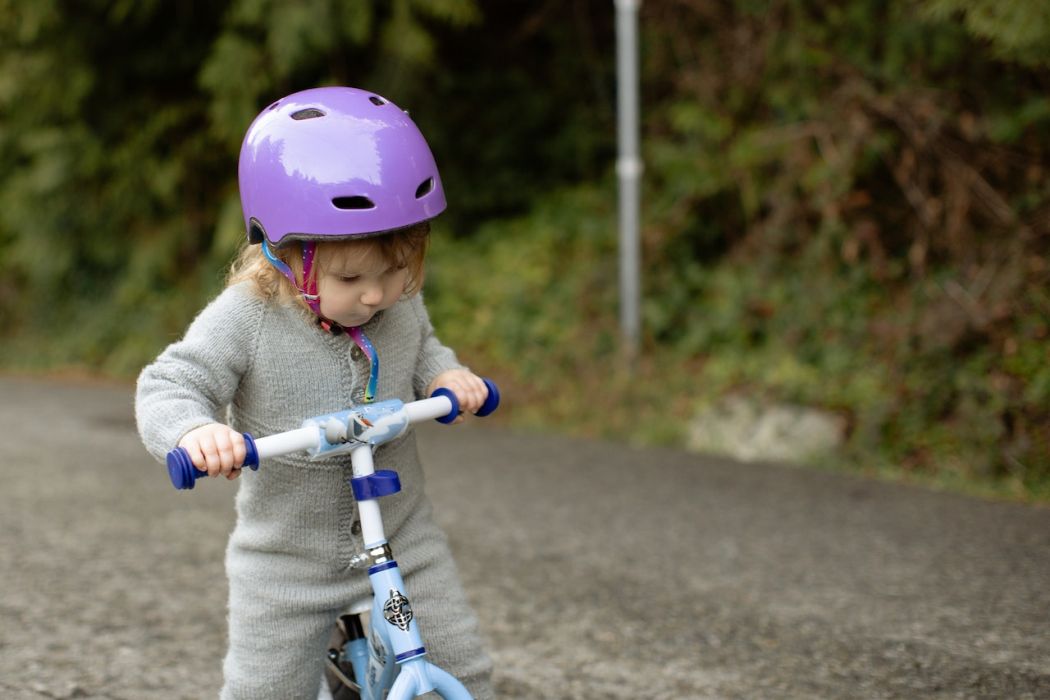 Rowerki biegowe a rowery tradycyjne – co wybrać dla dziecka?