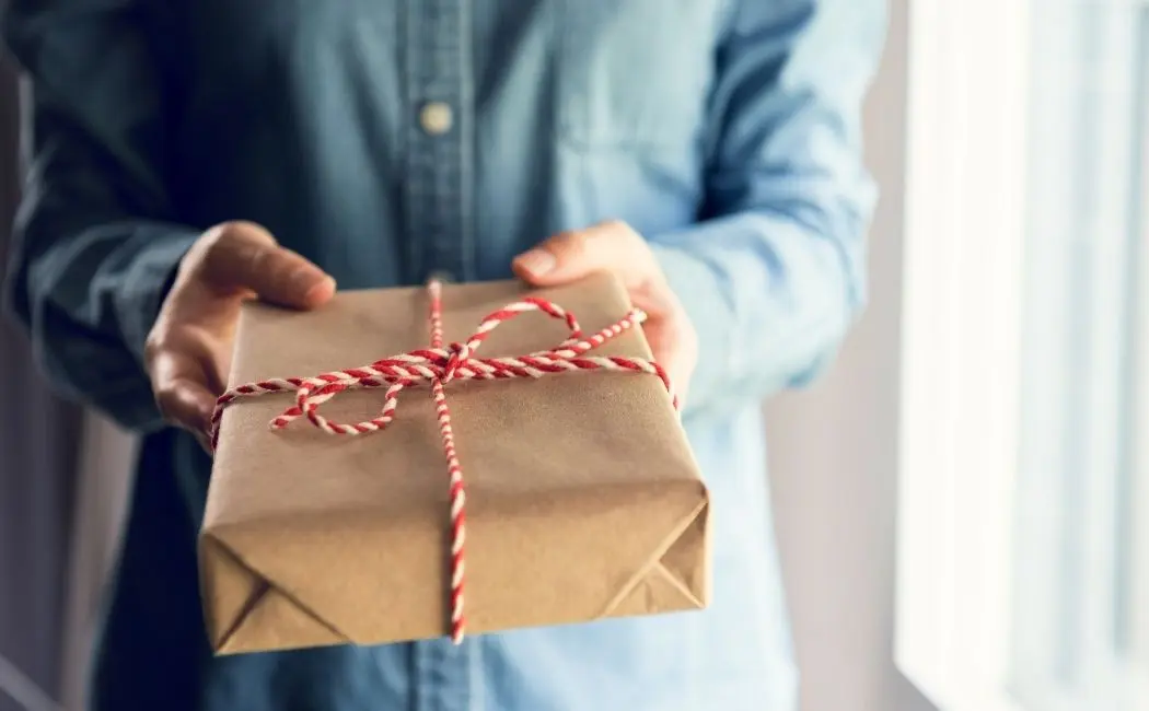 Kupujesz prezent na imieniny? Sprawdź jak go zapakować