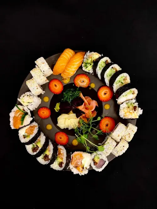 Skąd pochodzi sushi? Kiedy wymyślono sushi?