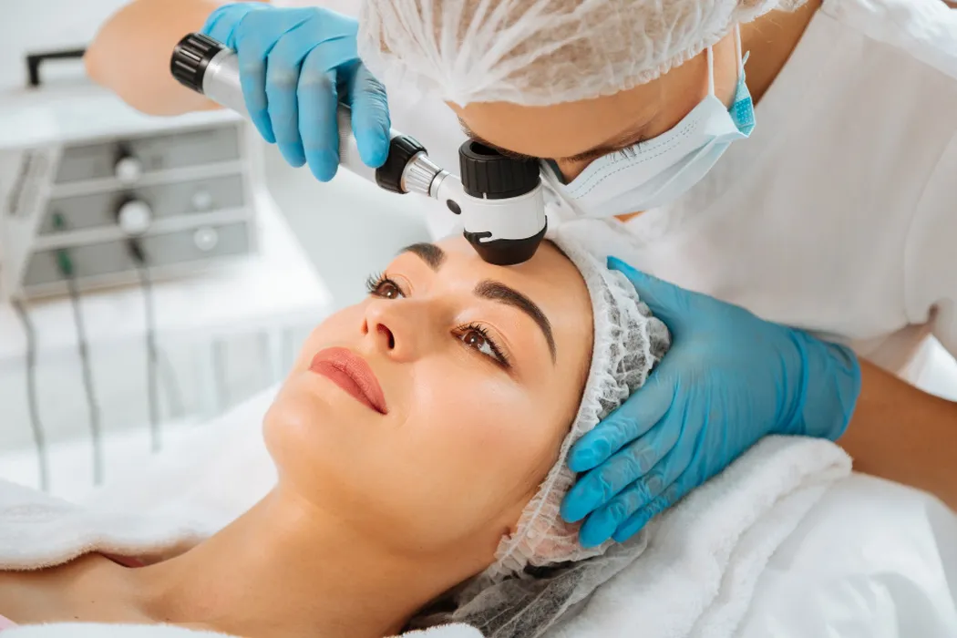Skóra też potrzebuje specjalisty  kiedy warto wybrać się do dermatologa?
