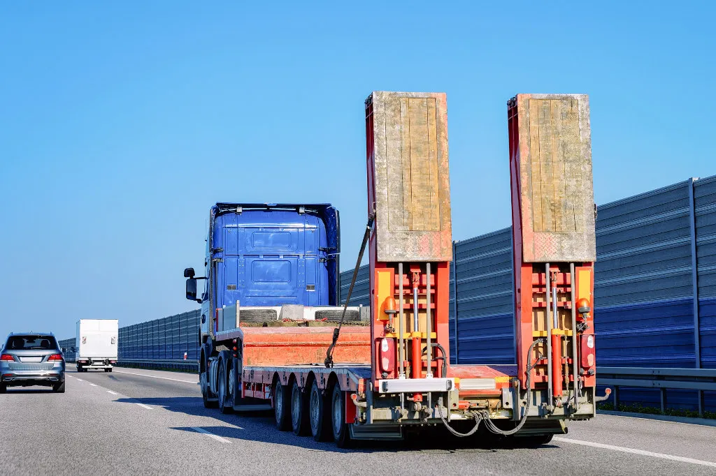 Specjalistyczny transport niskopodwoziowy w Sosnowcu - czym są przewozy ponadnormatywne?