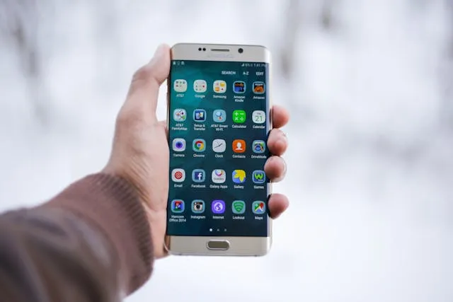 Dlaczego UX/UI jest kluczowe w tworzeniu aplikacji mobilnych?