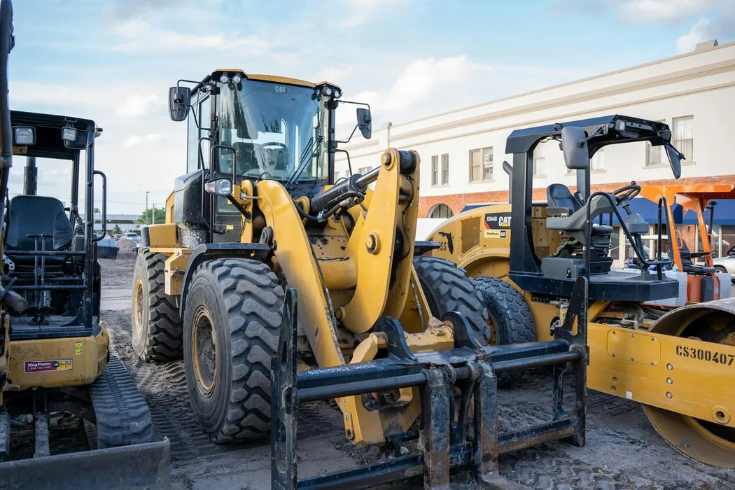 Mobilny serwis maszyn budowlanych — kiedy liczy się każda godzina (i każdy grosz)