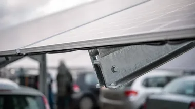 Parking przed szpitalem zostanie wyłączony. Rusza budowa carportów