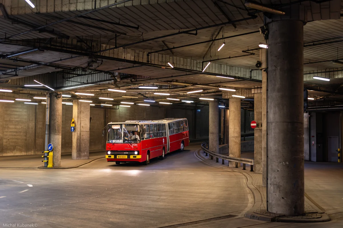 Grafika promocyjna wydarzenia Przejazdy zabytkowymi autobusami Ikarus na trasach Śląska w lipcu 2025