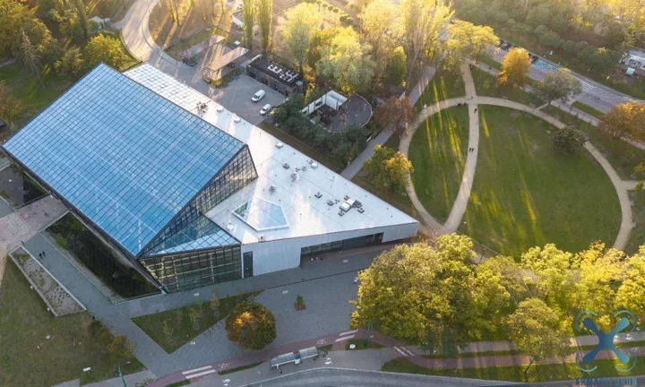 Carporty przy Egzotarium przykryją parking i dadzą energię ze słońca