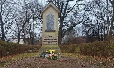 Przy ul. Brynicznej ruszył remont mogiły powstańców i kapliczki