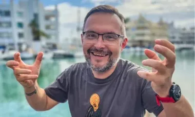 Paweł Lekszycki pokaże 50 opowieści zamkniętych w jednym albumie