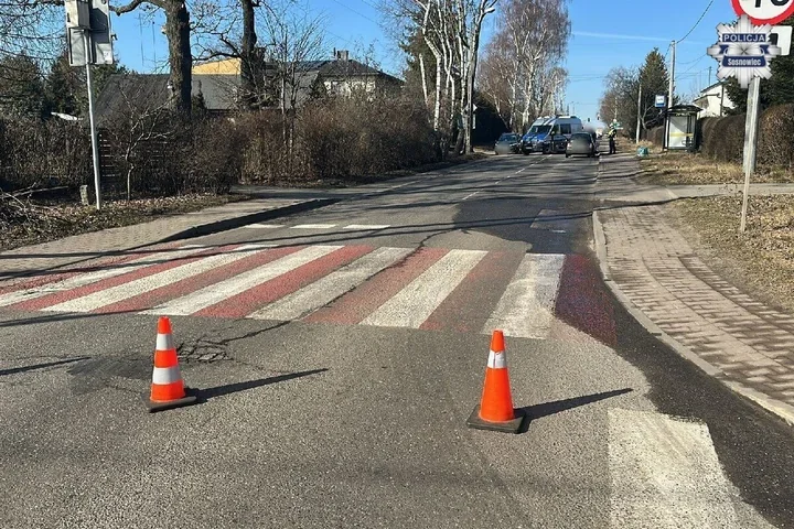 Nissan potrącił pieszą na przejściu w Sosnowcu - kobieta trafiła do szpitala