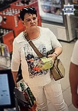 Portfel z niemal 2 tysiącami złotych został w sklepie. Policja szuka kobiety