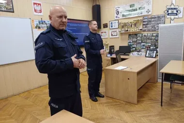 Mundur zaczyna się od pytań. Policjanci z Sosnowca szkolą młodzież