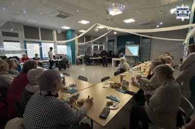 W Bakcylu policja i MOPS pokazali, jak łatwo oszuści sięgają po pieniądze