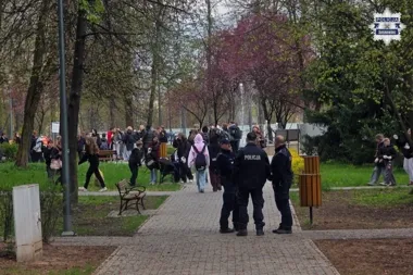 Dzielnicowi z „trójki” nie tylko sprzątali Klimontów, ale też weszli w ważny temat