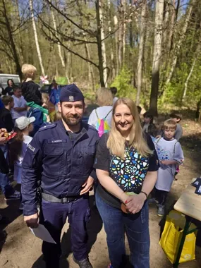 Policjanci z Sosnowca zeszli do parku - młodzież zrobiła resztę