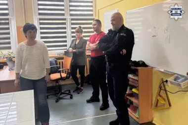 Hejt wszedł do szkoły w Sosnowcu - policjant i MOPS ruszyli z ostrzeżeniem