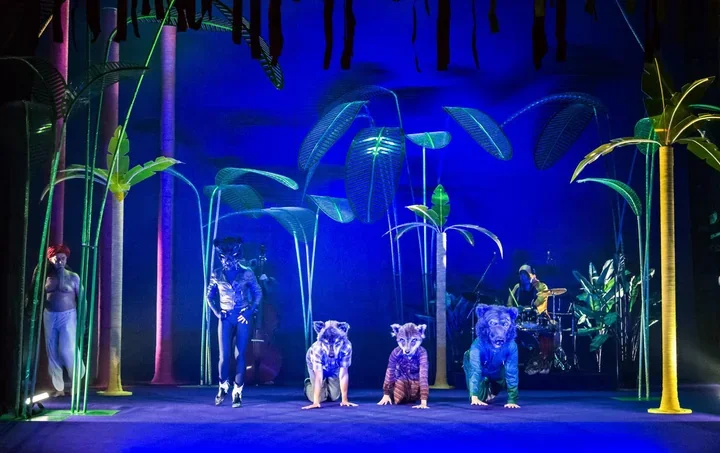 Mowgli wraca do dżungli, ale tym razem jako dziewczynka