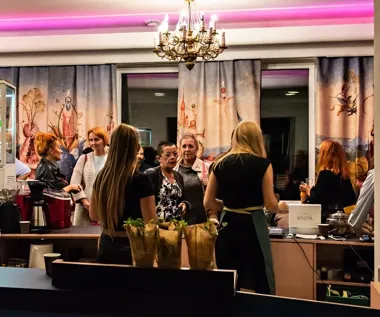 Kawa, lody i teatr pod chmurką - „Niekawiarnia” wychodzi przed Teatr Zagłębia
