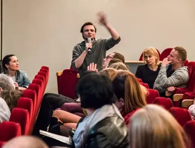„Opowieść wigilijna” wraca do Teatru Zagłębia - nauczycielski wieczór z Dickensem